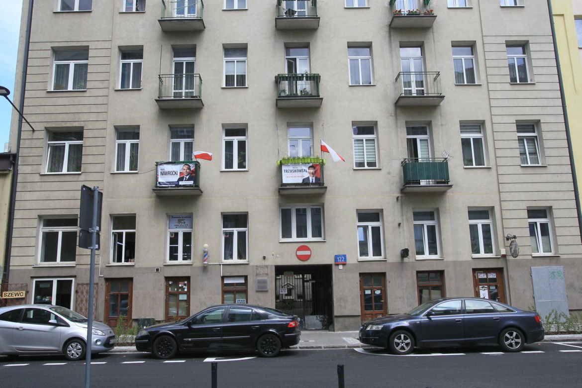 Mieszkają drzwi w drzwi, popierają rożnych kandydatów. Jedni za Trzaskowskim, drudzy za Nawrockim. Jak ze sobą żyją?