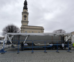 Karuzela na rynku w Lesznie