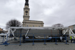 Karuzela na rynku w Lesznie