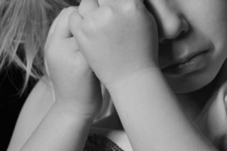Wrocław: Pijana 23-latka „opiekowała się” córeczką. Miała ponad 3 promile alkoholu!