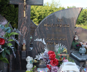 Niewyobrażalna tragedia w Elżbietowie. Zginęły dwie mamusie i ich trzy aniołki. Ludzie nadal jeżdżą tu jak szaleni