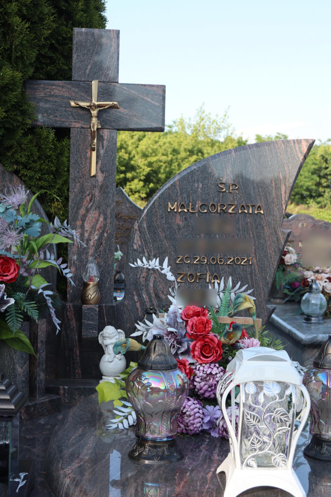 Niewyobrażalna tragedia w Elżbietowie. Zginęły dwie mamusie i ich trzy aniołki. "Ludzie nadal jeżdżą tu jak szaleni"