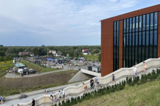 Muzeum Bitwy Warszawskiej 1920 - maszty wysokie na 70 metrów, 17-metrowy nasyp i budowa, która trwała pięć lat