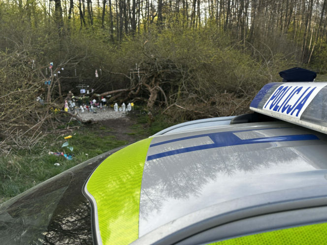 Rocznica tragedii zamieniła się w koszmar. Tajemniczy pakunek przerwał uroczystość