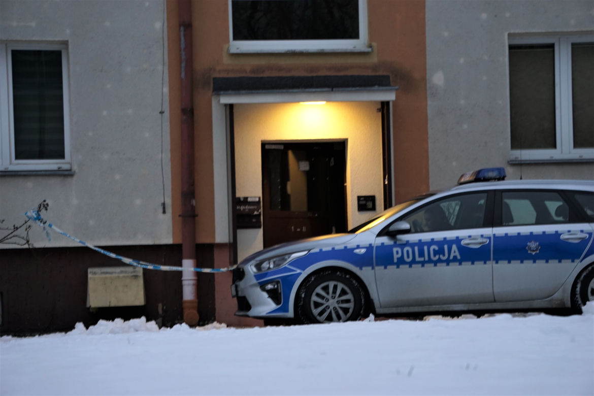 Tragiczna awantura domowa w Bydgoszczy. Dwóch mężczyzn nie żyje, dwie kobiety ciężko ranne [ZDJĘCIA]