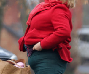 Katarzyna Bosacka w parku