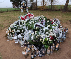 Grób Damiana utonął w kwiatach. Jego ukochana tonie we łzach