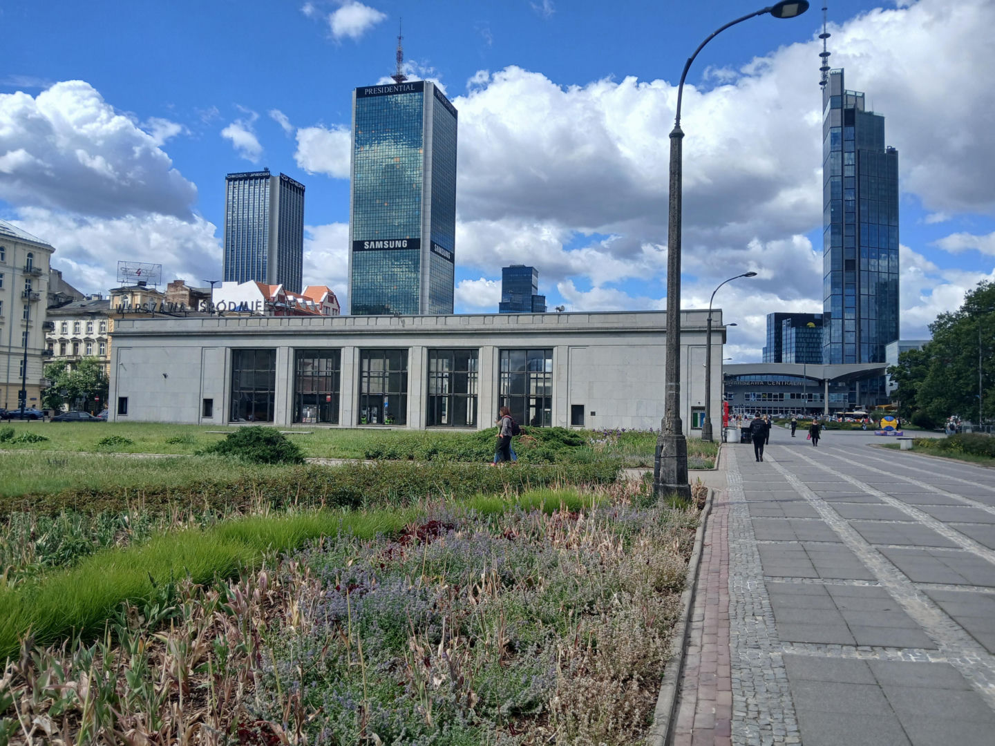 Chodnik łączący Dworzec Centralny i metro Centrum w Warszawie