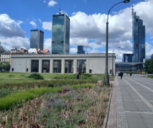 Chodnik łączący Dworzec Centralny i metro Centrum w Warszawie