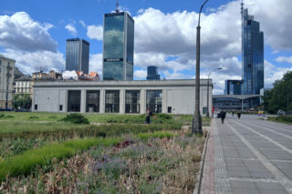 Chodnik łączący Dworzec Centralny i metro Centrum w Warszawie