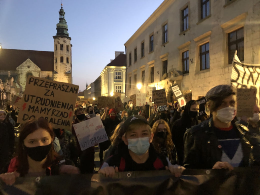 Kilka tysięcy osób na kolejnym proteście w Krakowie przeciw zaostrzeniu prawa aborcyjnego