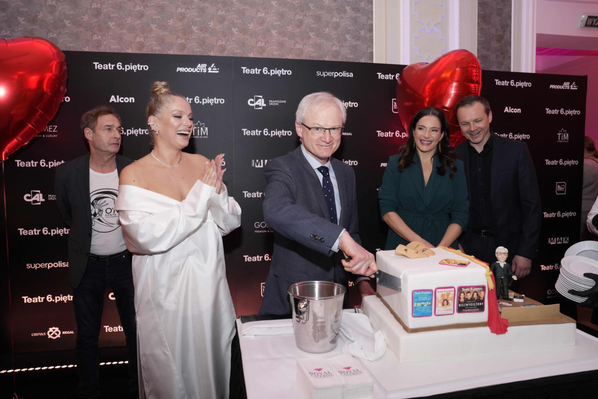 Trzaskowski wśród gwiazd. Prezydent błyszczał na premierze w Teatrze 6.Piętro
