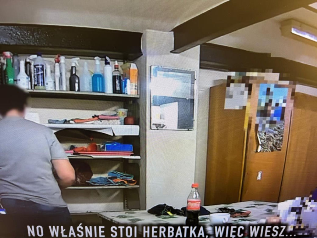 Kobieta dolewała żrące substancje koleżance z pracy