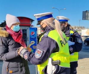W walentynki policja przypomina, że kochać musimy się też na drodze