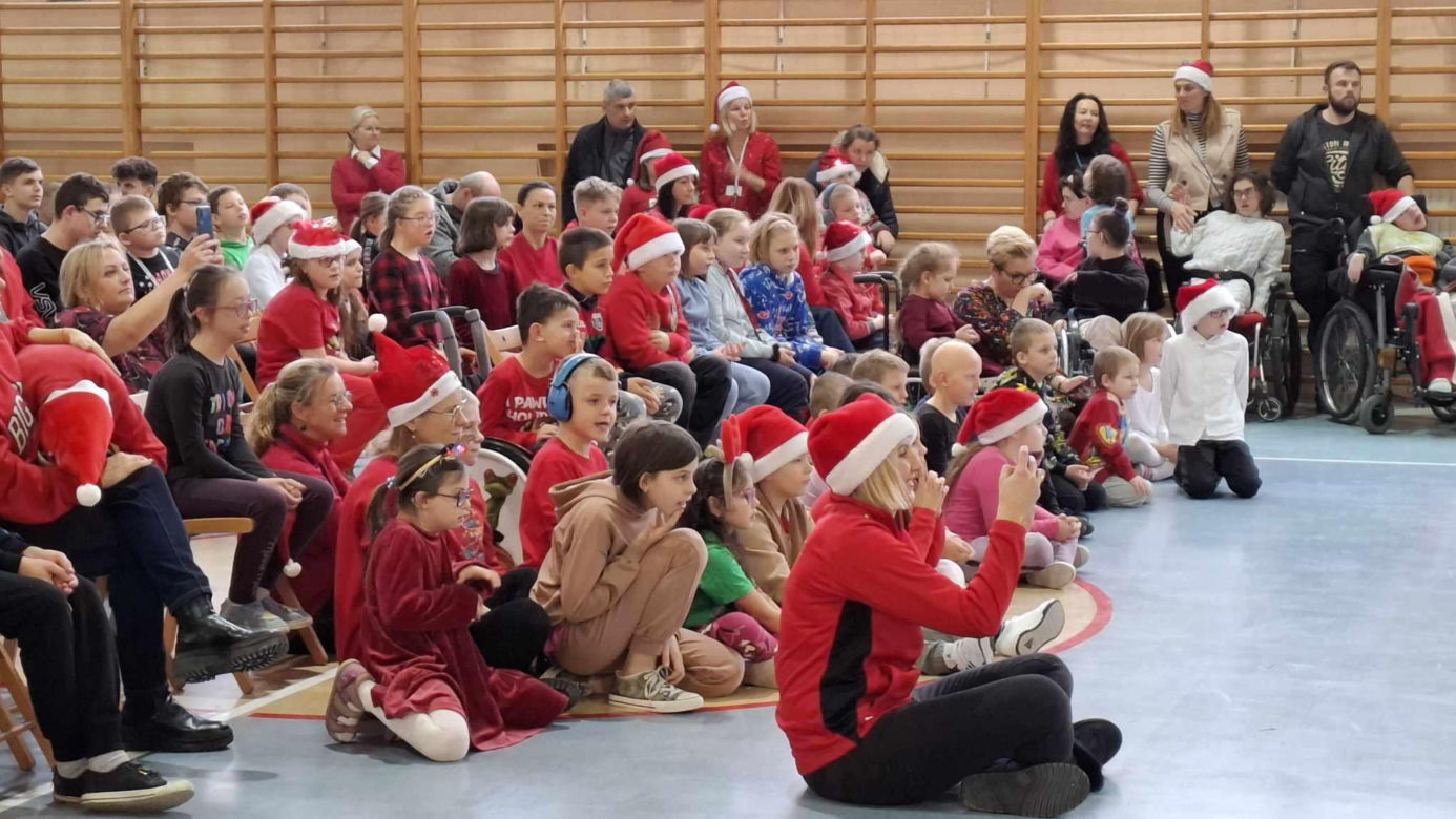 Mikołaj z Rovaniemi odwiedził uczniów Szkoły Podstawowej Specjalnej nr 19
