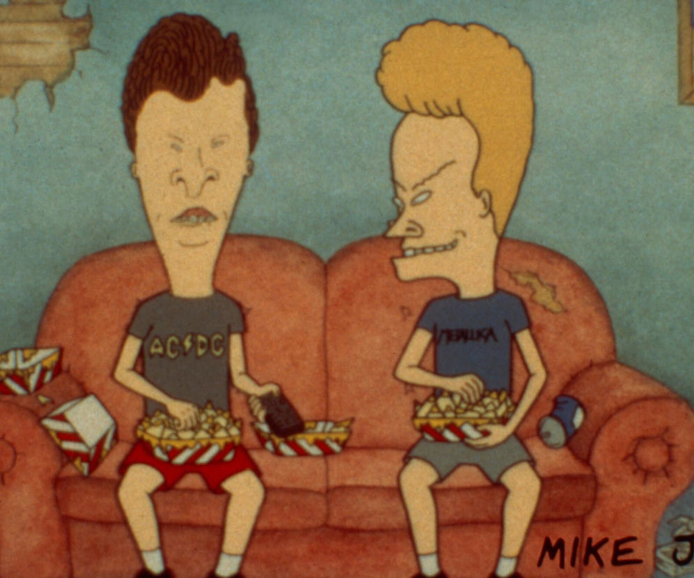 Beavis i Butt-Head siedzą na kanapie, jedzą nachos i oglądają teledyski. O ich wpływie na rocka przeczytasz na EskaRock.