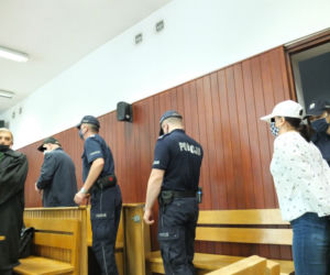KSIĄDZ ŻĄDAŁ OD 14-LATKI JEJ NAGICH ZDJĘĆ I WYSYŁAŁ JEJ WŁASNE. POMAGAŁ MU...MATKA DZIEWCZYNKI. PEDOFIL I WYRODNA MATKA ZOSTALI JUŻ SKAZANI PRZEZ SĄD