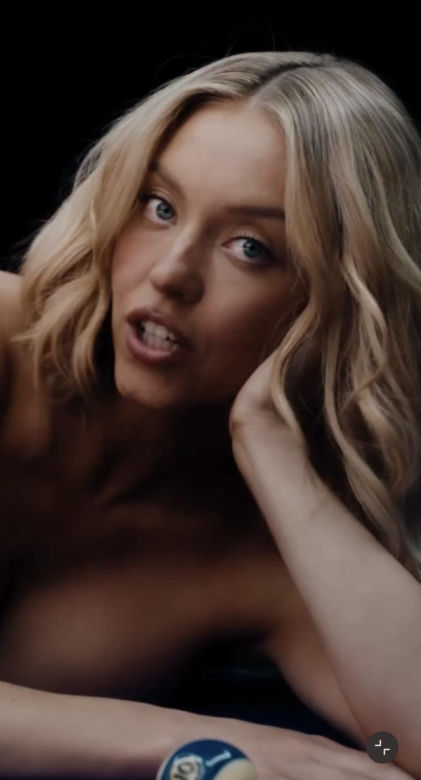 Rozebrana Sydney Sweeney w sportowej reklamie