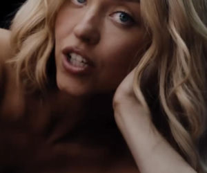 Rozebrana Sydney Sweeney w sportowej reklamie