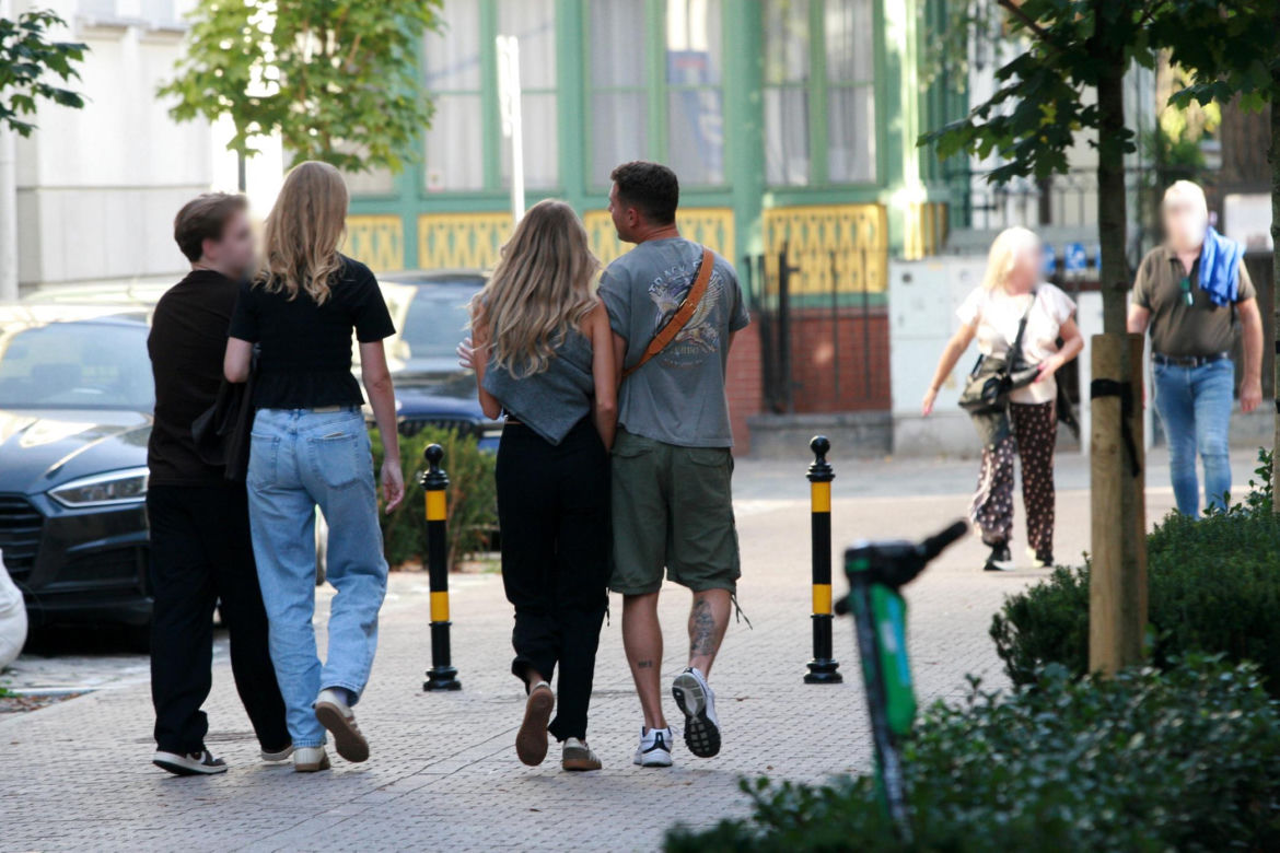 Adam Zdrójkowski zakochany po uszy. Szaleję w Sopocie z nową dziewczyną. Całusy, uśmiechy i spacer za rękę