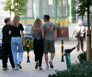 Adam Zdrójkowski zakochany po uszy. Szaleję w Sopocie z nową dziewczyną. Całusy, uśmiechy i spacer za rękę
