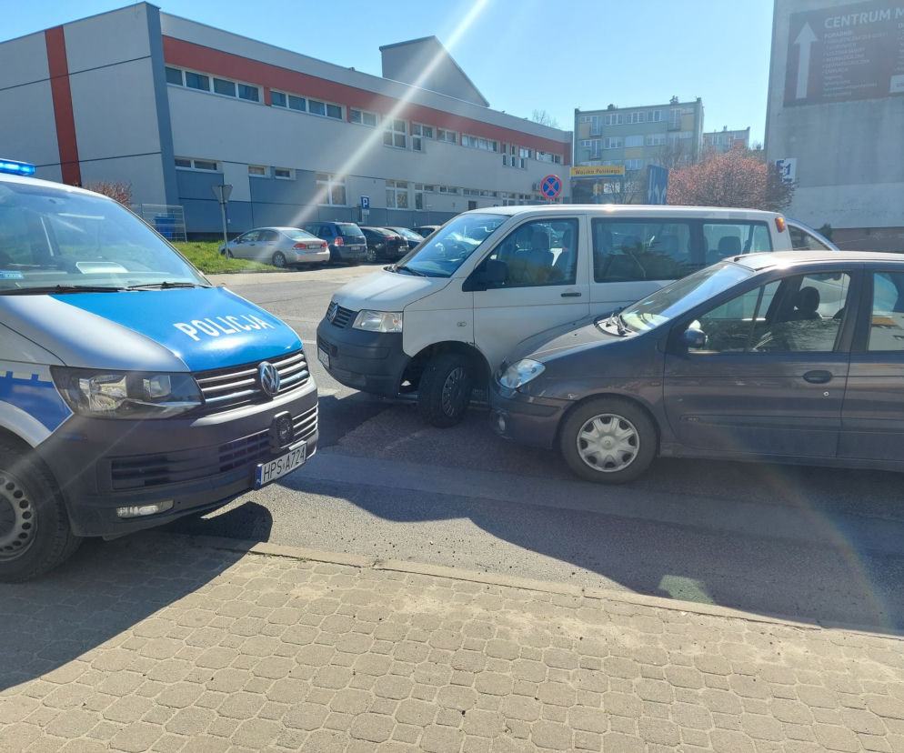 Kolizja dwóch aut na ulicy Wojska Polskiego w Starachowicach