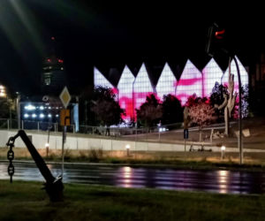 Rocznica Sierpnia '80 w Szczecinie. Filharmonia z wyjątkową iluminacją 
