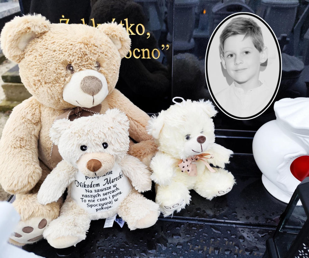 Białe misie strzegą grobu Nikodema Mareckiego. 11-letni aktor zginął w strasznym wypadku