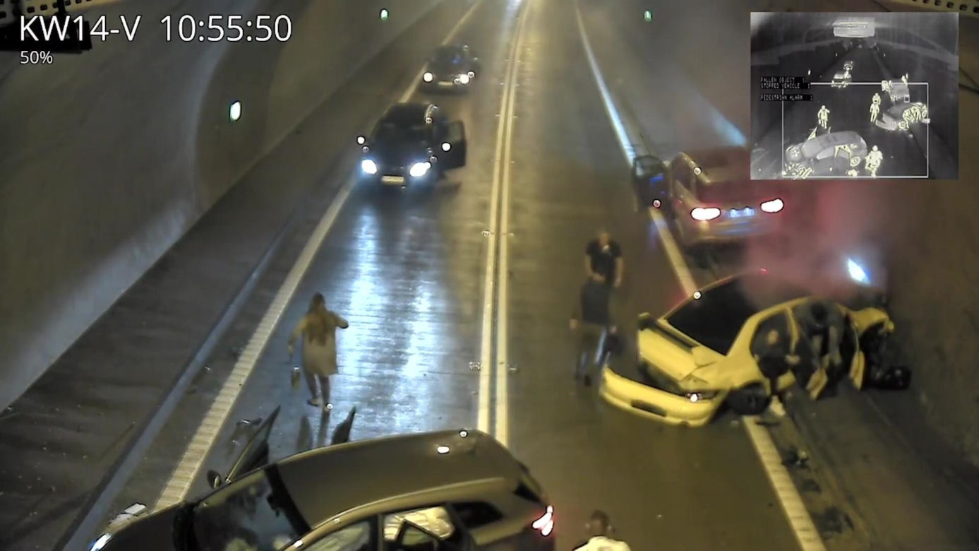 Wypadek w tunelu w Lalikach. Rozpędzone mitsubishi staranowało mercedesa. 5 osób w szpitalu 