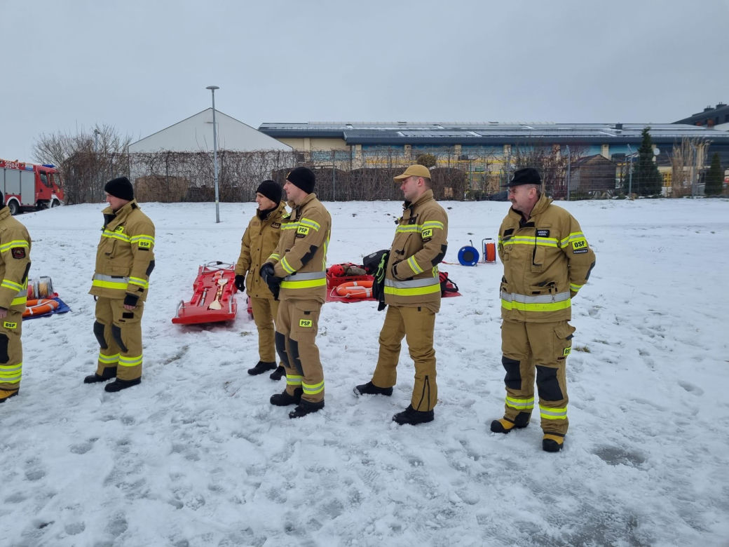Ćwiczenia strażaków odbyły się tradycyjnie nad zalewem nad Muchawką w Siedlcach
