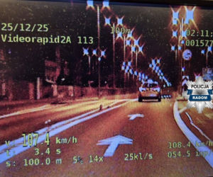 „Mikołaj” z Radomia zamienił seata w choinkę. Policjanci zdębieli