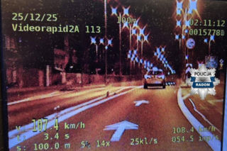 „Mikołaj” z Radomia zamienił seata w choinkę. Policjanci zdębieli