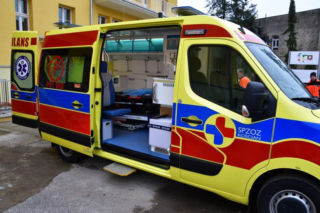 Szpital w Kościanie ma nową karetkę. W co jest wyposażona? [ZDJĘCIA]