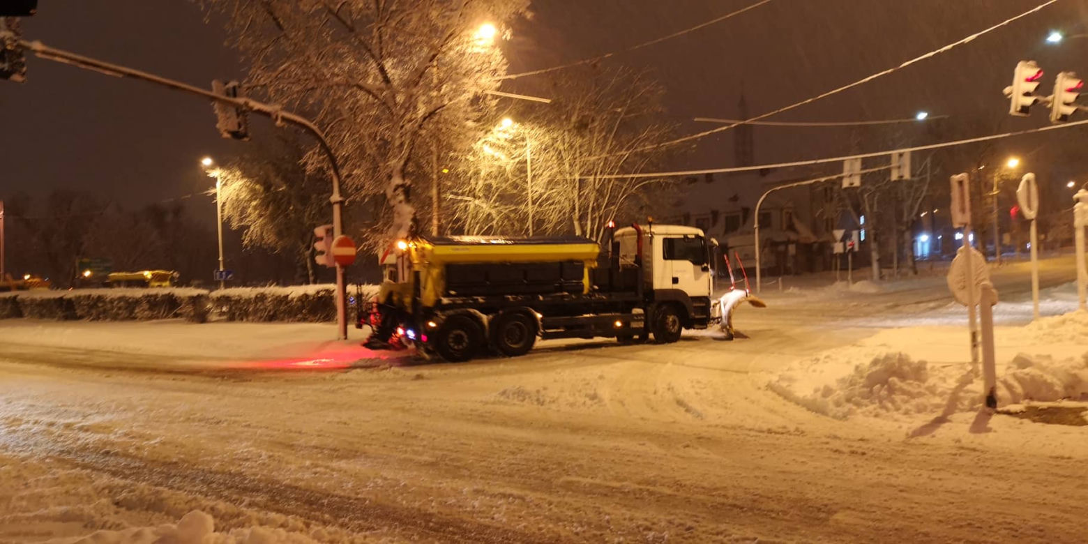 Atak zimy w Białymstoku. Śnieżyca sparaliżowała miasto i region [ZDJĘCIA]