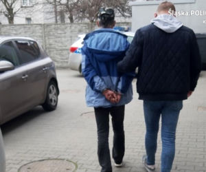 Kłobuck: Wstrętna napaść seksualna w parku! 58-latek przemocą zmusił do tego 16-latkę