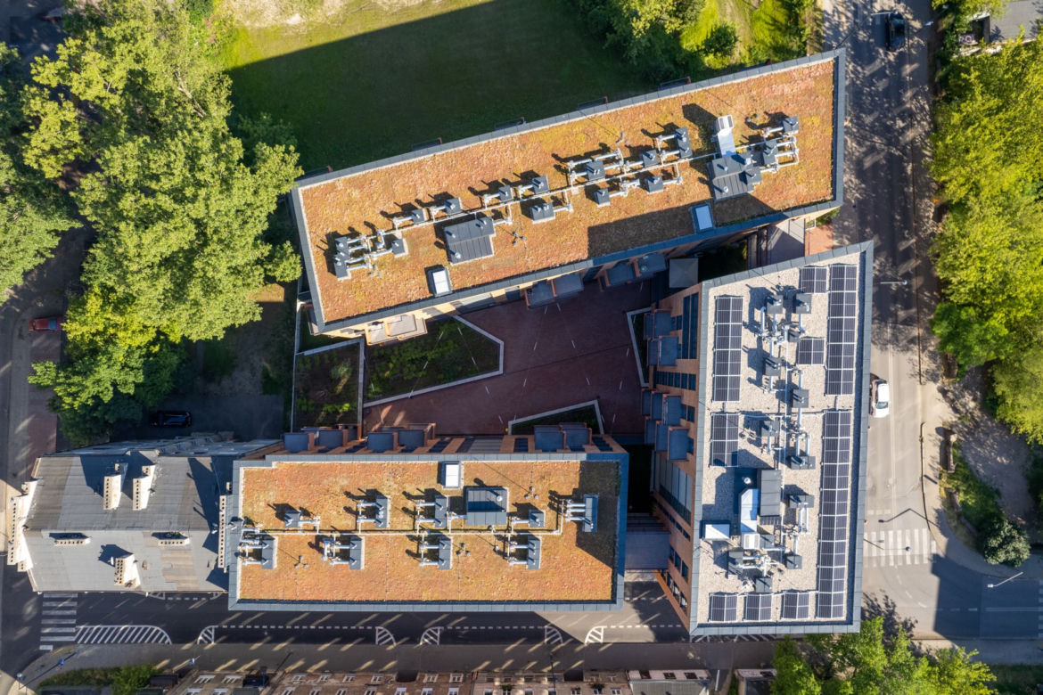 Grodzieńska 19 w Warszawie – budynek z czerwonym klinkierem