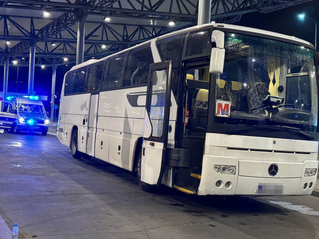 Dantejskie sceny na Dworcu Wschodnim. Kierowca autokaru potrącił pieszego. Obaj byli pijani