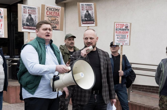 Protest pracowników i przedstawicieli FIBRIS S A w restrukturyzacji przeciwko działaniom ZUS wobec spółki