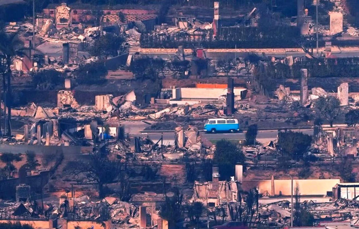 Klasyk przetrwał pożary w Los Angeles! Volkswagen T2 nietknięty!