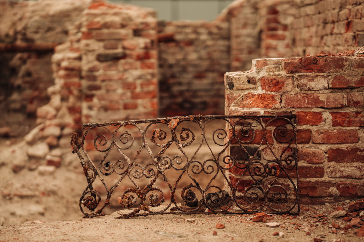 Niezwykłe znaleziska pod Pałacem Saskim. To znaleźli archeolodzy