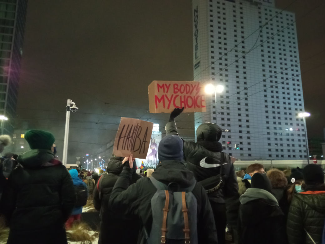 Strajk Kobiet w Warszawie. Takie transparenty mieli ze sobą protestujący (29.01.2021)