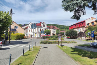 To jedno z najpiękniejszych miast w Małopolsce. Kiedyś było wsią, która należała do króla