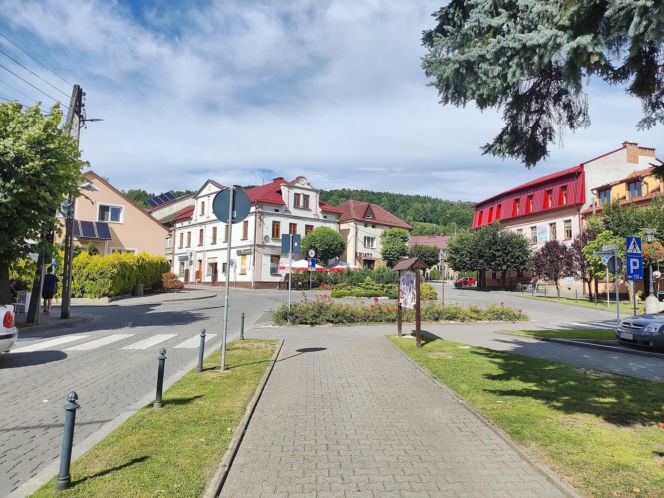 To jedno z najpiękniejszych miast w Małopolsce. Kiedyś było wsią, która należała do króla