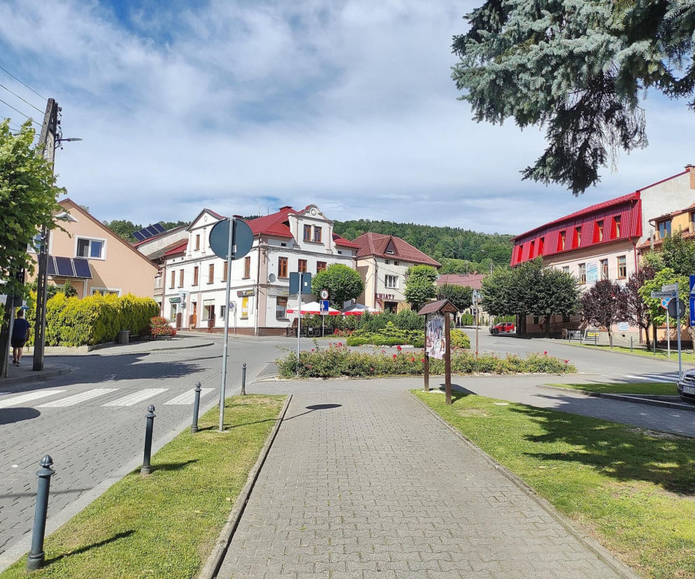 To jedno z najpiękniejszych miast w Małopolsce. Kiedyś było wsią, która należała do króla