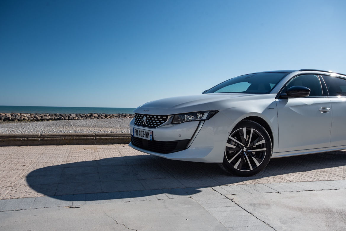 Peugeot 508 Hybrid i Peugeot 3008 Hybrid4