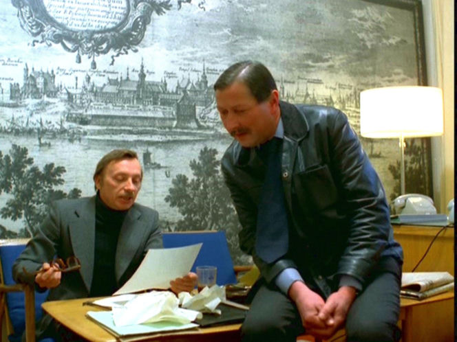 Wojciech Pokora odzywa się z zaświatów i siada z żoną w fotelu