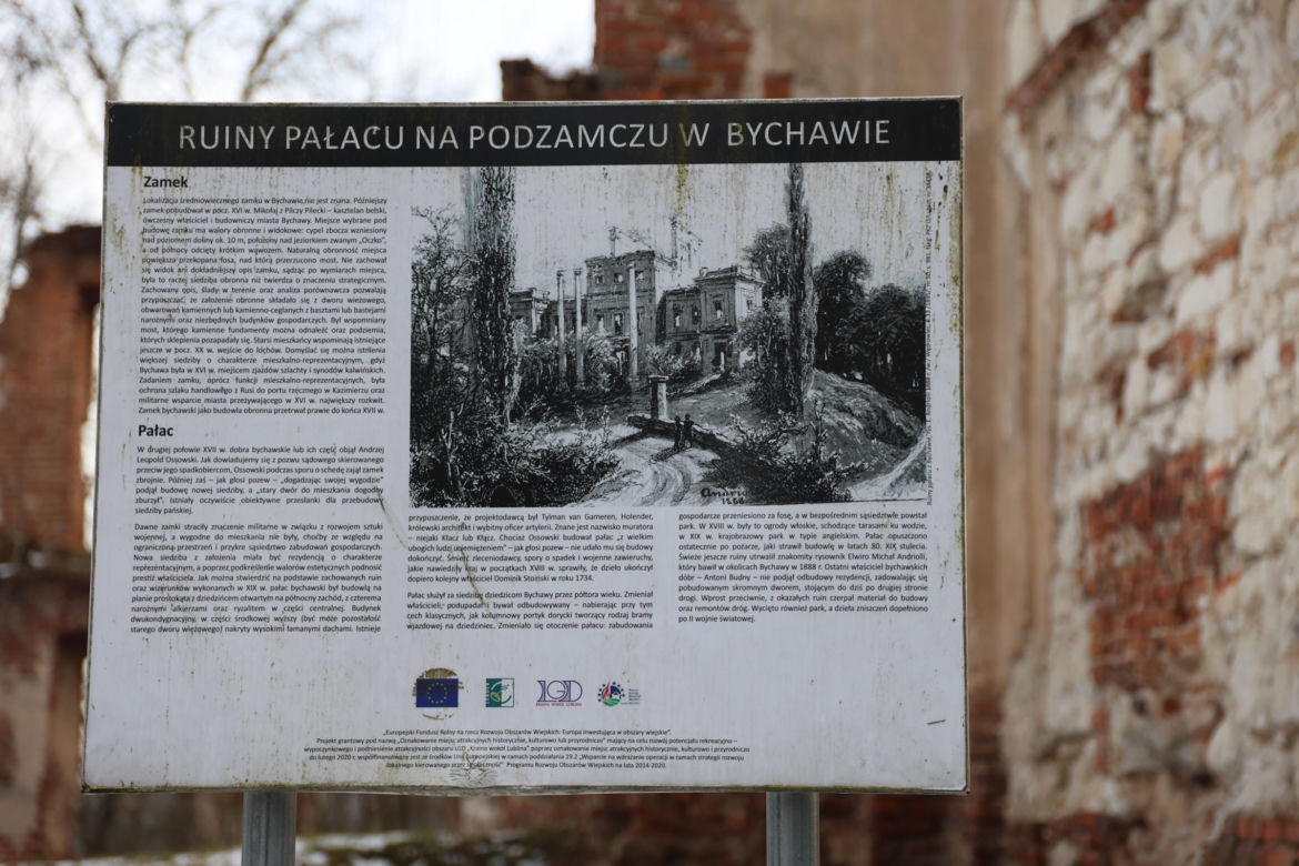 Ruiny zamku w Bychawie położone są nad zalewem