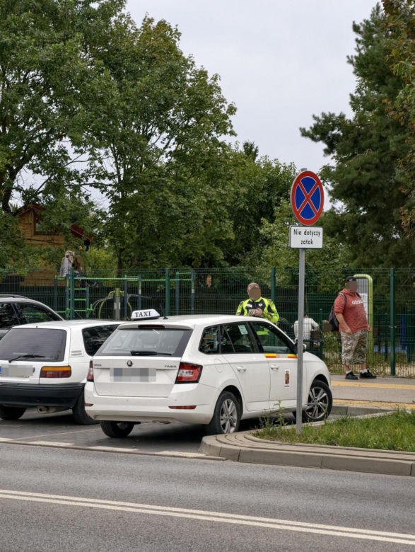 8-latek na hulajnodze potrącony przy szkole. Wjechała w niego Skoda. Kierowca miał jeździć "na aplikację"