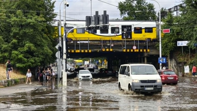 Wrocław tonie po nawałnicy! Ogromne utrudnienia i zalane ulice