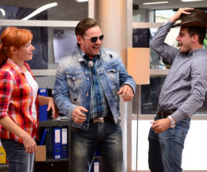 Komisarz Alex 6 sezon odc. 74 (odc. 9). Ryszard Puchała (Ireneusz Czop), Michał Orlicz (Antoni Pawlicki), Lucyna (Magdalena Walach)